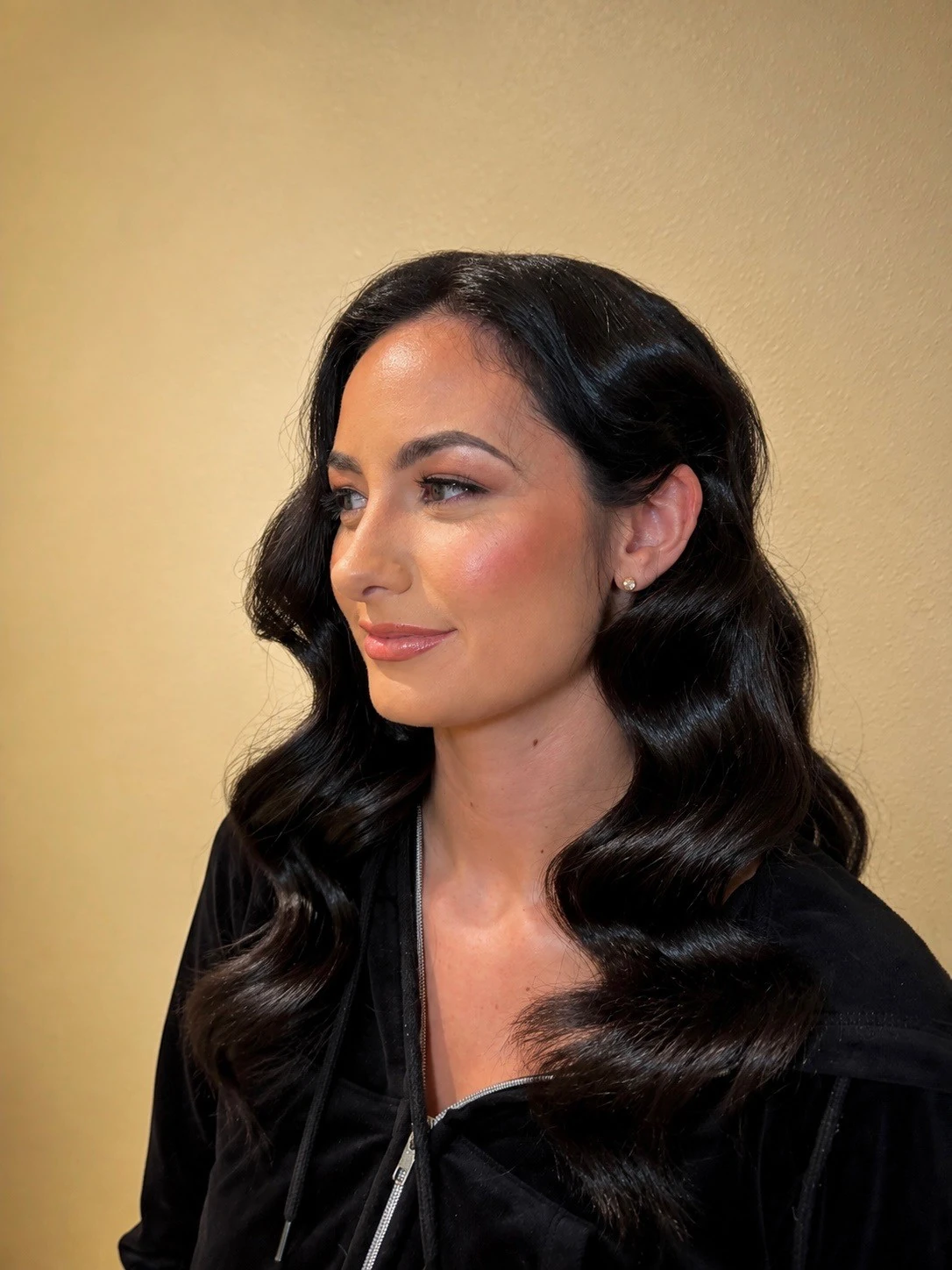 Glam makeup and old-Hollywood waves, side profile