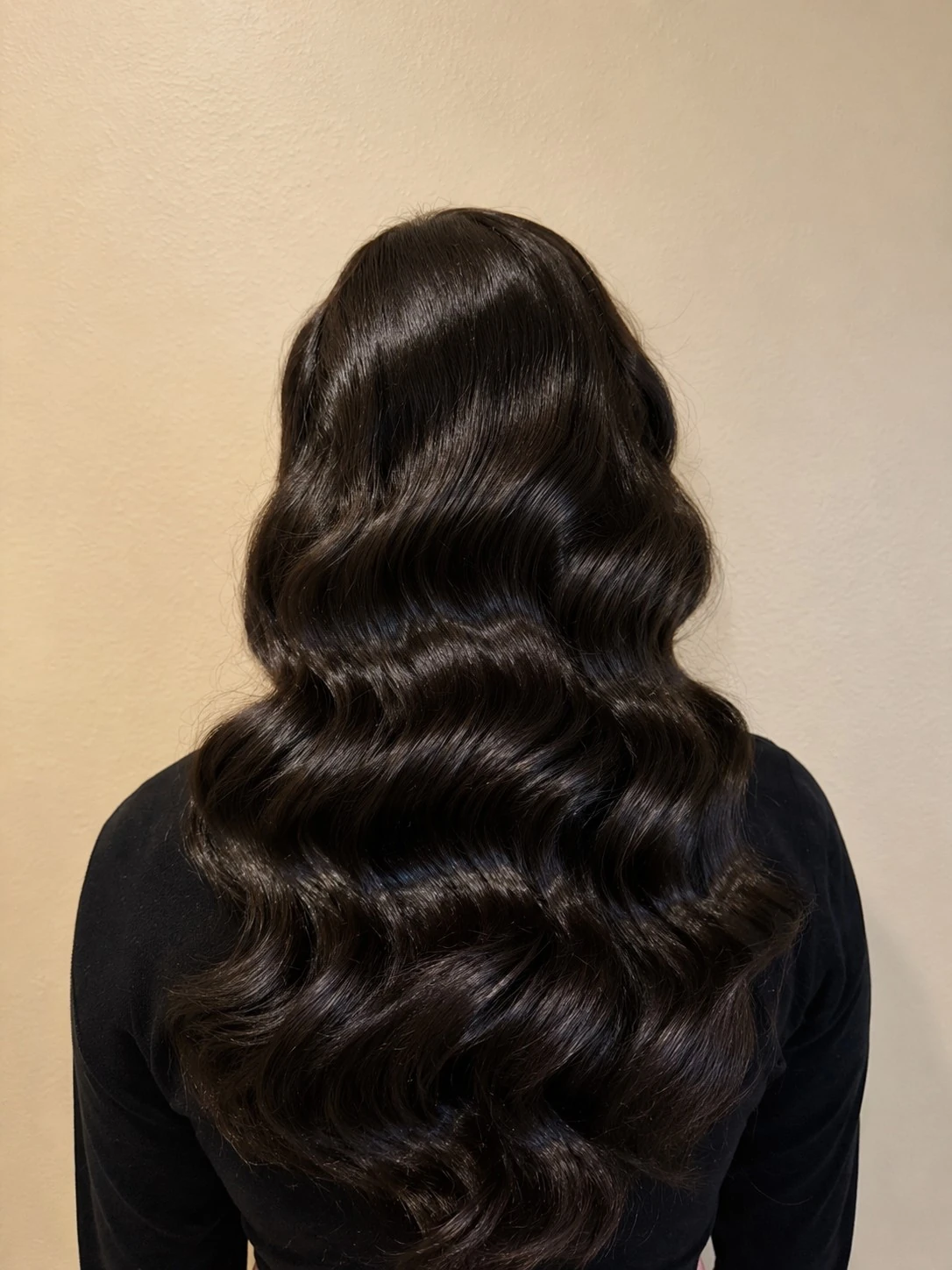 Old-Hollywood waves, sculpted and set